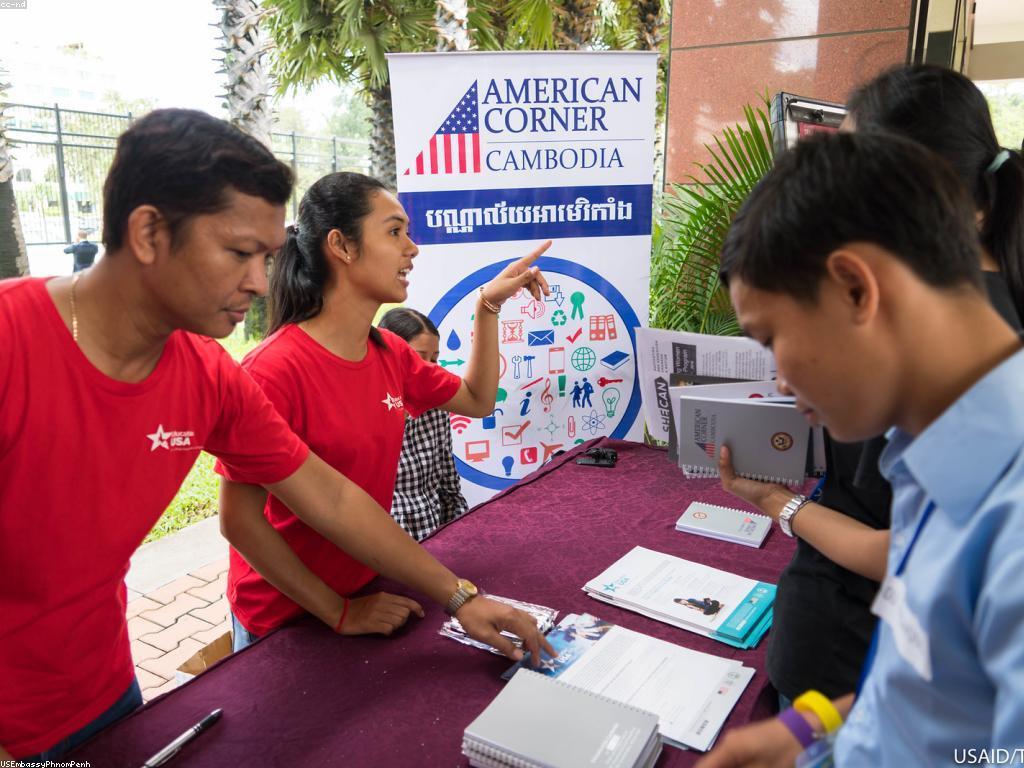 ការបញ្ចូលអ៊ីនធឺណែត : ការបង្កើតនិងការអភិវឌ្ឍន៍